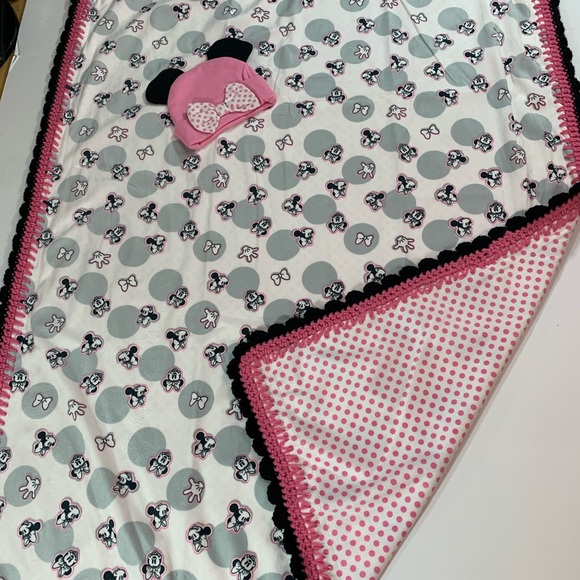 Minnie Mouse Double-sided Minky Crochet Baby Blanket Gift Set - Picture 3 of 7